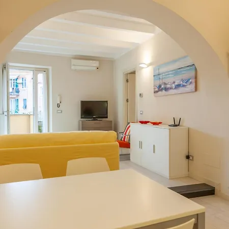Lola House *